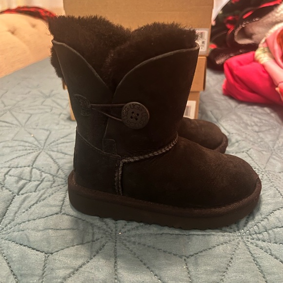 Toddler uggs - Picture 6 of 6